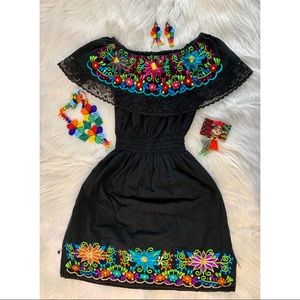 Girl’s campesina dress.